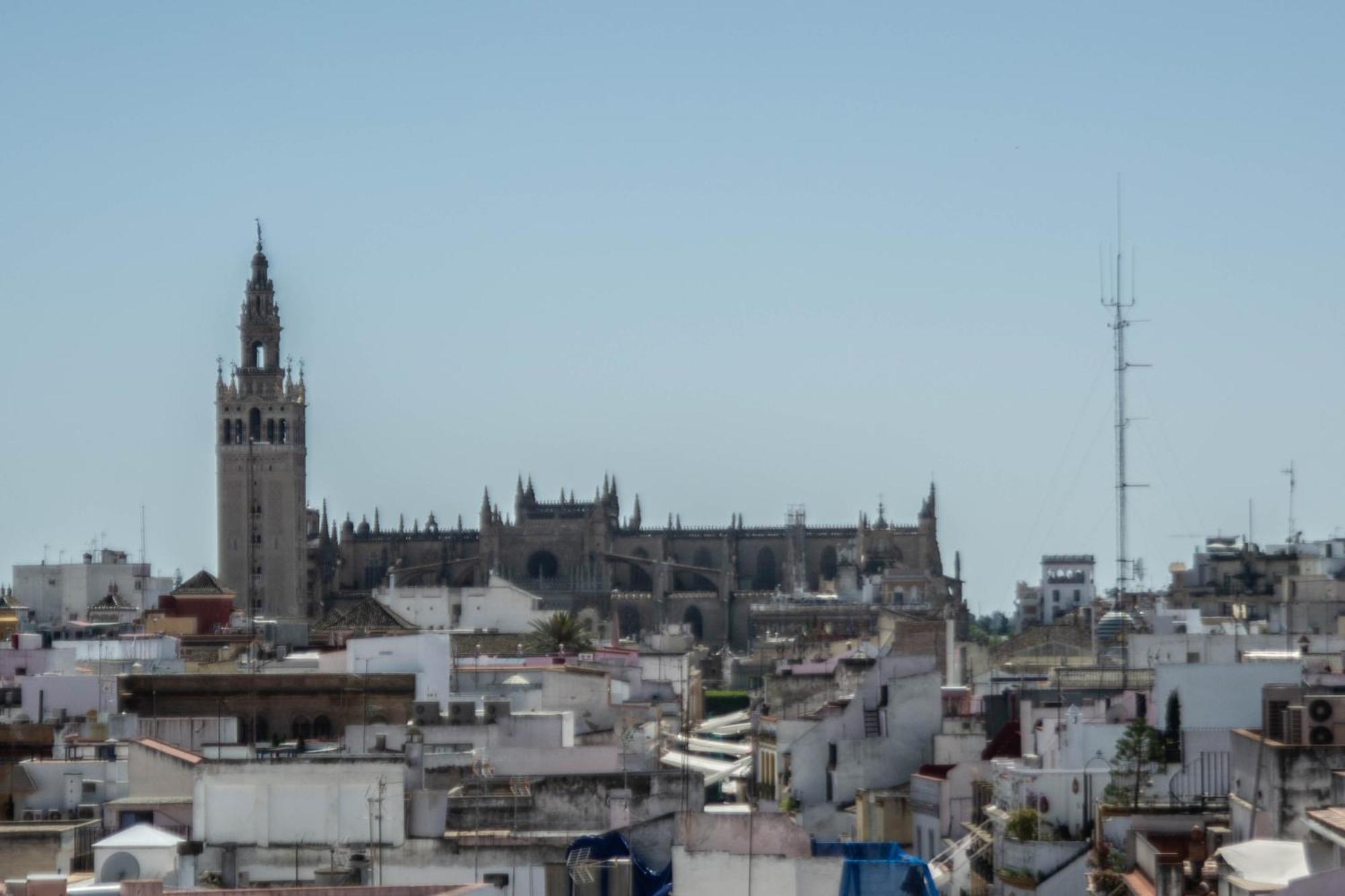 Betis Suites-La Campana Sevilla Eksteriør billede